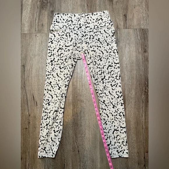 Varley Women's Everyday Abstract Printed 7/8 High Rise Yoga Leggings Size Medium - Picture 8 of 9
